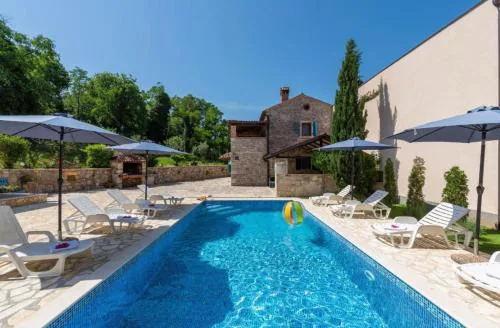 Holiday Houses Luan