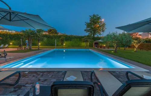 MAJ - ANA - Luxury Family Apartments with Pool