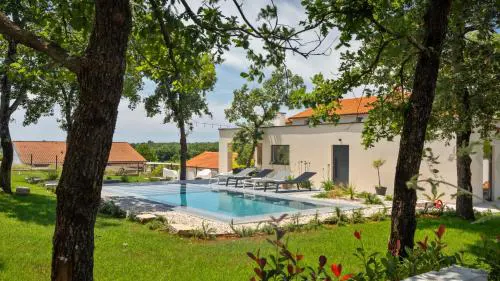 Modern villa Casetta Molindrio with pool in Porec