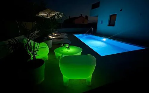 New exclusive apartment with garden and private pool near the sea