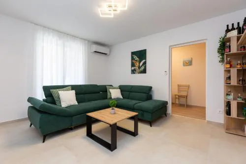 Rosoglio Poreč 300m from sea, new apartment 2024