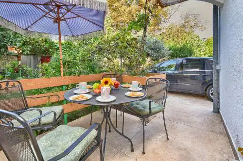 Spacious apartment with garden
