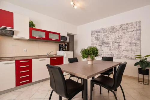 Stay in the heart of Poreč - 50m to the beach