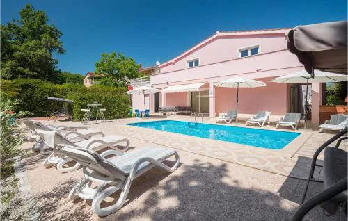 Stunning Home In Porec With Kitchen