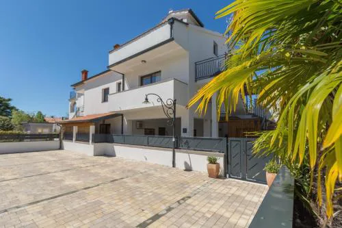 Traumhaftes Apartment mit Meerblick und privatem Balkon - nur 250 Meter zum Strand