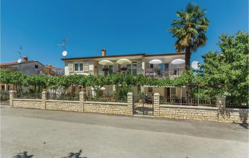 Two-Bedroom Apartment In Porec