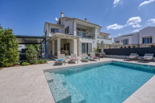 Villa Aria with heated Pool and Whirlpool - Happy Rentals