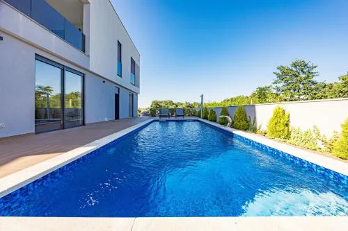 Villa Pinus - Private Pool, Jacuzzi, Game Room