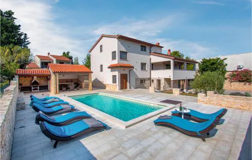 Holiday Home Premantura With Fireplace Iv