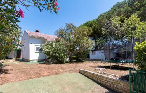 Two-Bedroom Holiday Home In Premantura