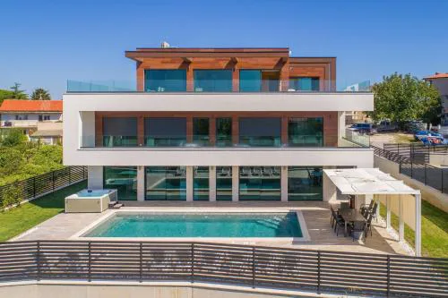 Villa Eligo mit 2 Whirlpools, Meerblick, Pool und Fitnessraum