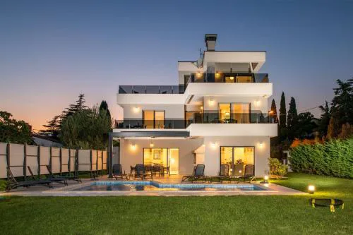 Villa K with Rooftop Jacuzzi, Sea View and Private Gym
