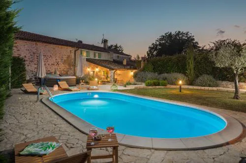 Villa Nonni in Central Istria for 4 persons with 32 m2 private pool, jacuzzi, free bikes & kids playground