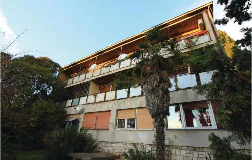 1 Bedroom Awesome Apartment In Pula