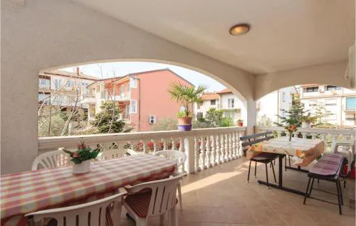 2 Bedroom Cozy Apartment In Pula