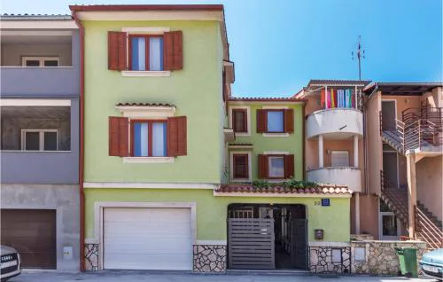 2 Bedroom Cozy Apartment In Pula