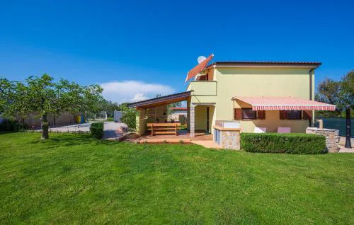 2 Bedroom Cozy Home In Pula