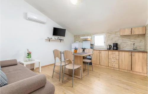 2 Bedroom Gorgeous Apartment In Pula