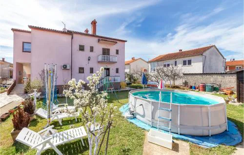 3 Bedroom Nice Apartment In Pula
