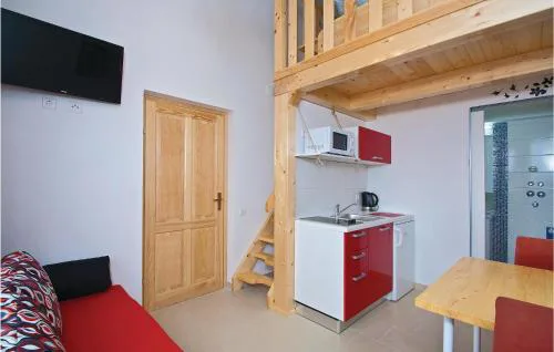 Amazing Apartment In Pula With Kitchen