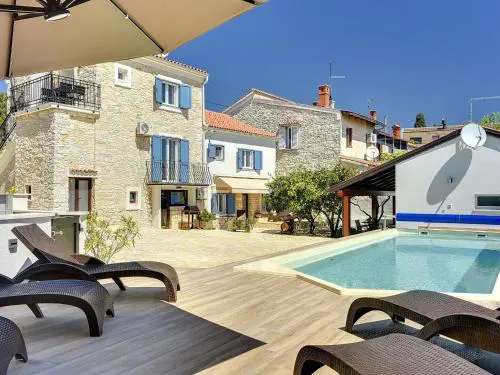 Apartment with swimming pool and private terrace