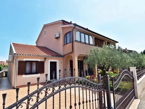 Apartment Denis with Terrace & Lovely Garden