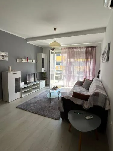 APARTMENT PINK SKY