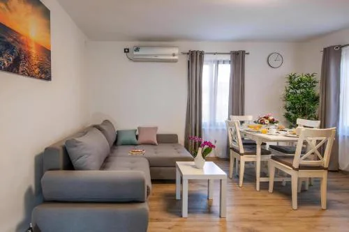Apartments Lovric With Wellness Apt 1