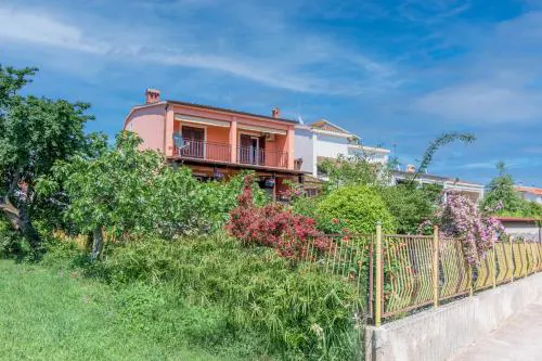 Apartments with a parking space Pula - 16053