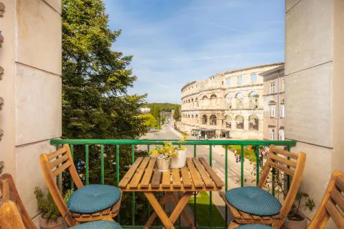 Artistic luxury flat with Colosseum view