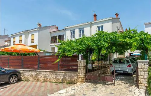 Gorgeous Apartment In Pula With Jacuzzi