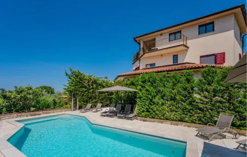 Beautiful Apartment In Pula