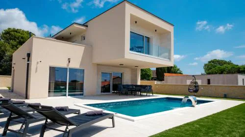Beautiful Villa Paula with jacuzzi in Pula