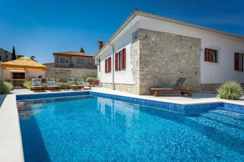 Casa grotta istriana mit neu pool near center in Pula