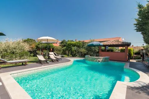 Country House Apartments