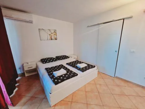 DAMIAN APARTMENTs