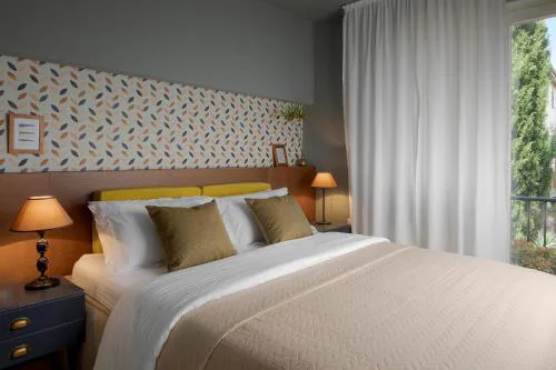 elegant, cosy and quiet, just 1 min to amphiteatre