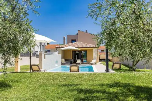 Ferienhaus mit Privatpool für 8 Personen ca 120 qm in Šišan, Istrien Südküste von Istrien