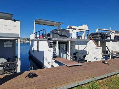 Floating House SENA