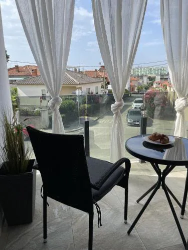 GIOVANNA apartment with terrace and FREE PARKING