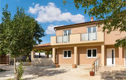 Gorgeous Home In Pula With Wifi