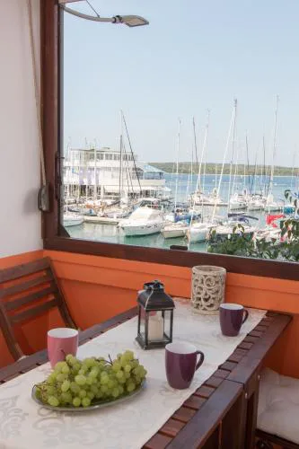 Harbour-Apartment with sea view and parking spot