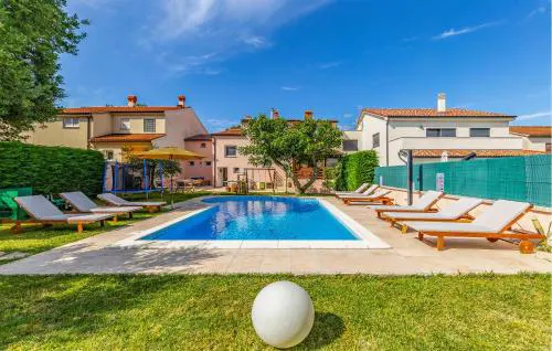 Holiday Home Pula 23 With Outdoor Swimmingpool