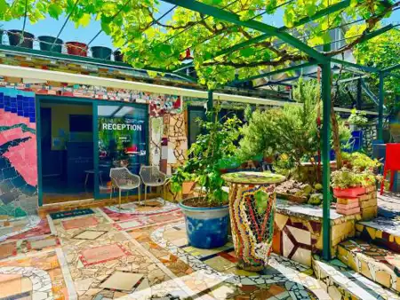 HOSTEL ART & JOY