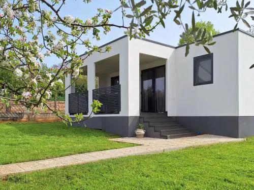 Charming 2-bedroom apartment in Pula