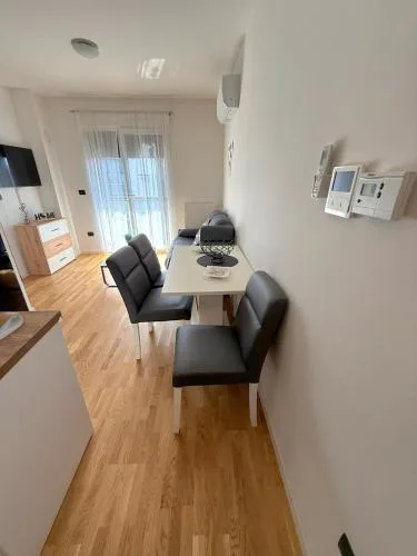 Lana apartment with private parking