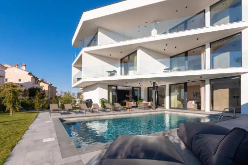 Luxury Villa Aruna