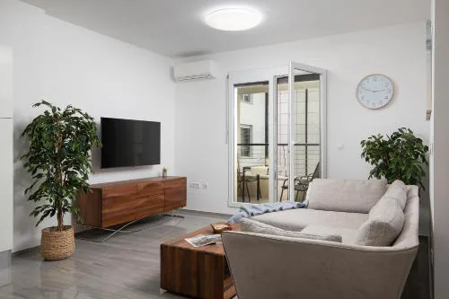 Modern City Center Apartment