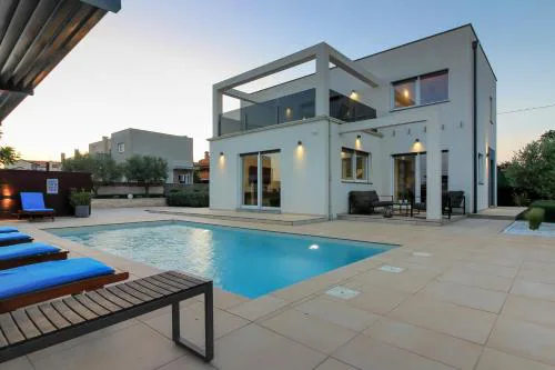 Modern villa Nerina with private pool near Pula