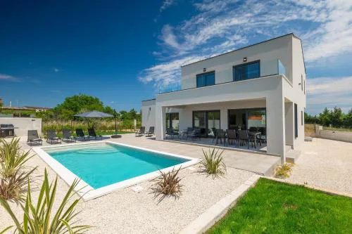Modern villa with private pool in Pula